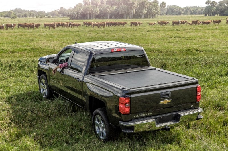 Roll-N-Lock 17-18 Ford F-250/F-350 Super Duty LB 96-1/2in M-Series Retractable Tonneau Cover Roll-N-Lock Tonneau Covers - Retractable