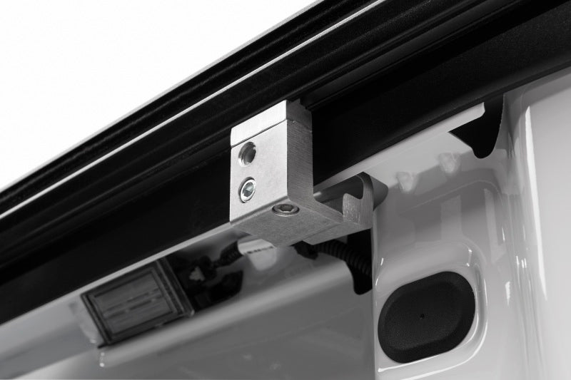 Retrax 15-22 Ford F-150 Super Crew/Super Cab & F-150 Lightning (5.5ft. Bed) Retrax IX Retrax Retractable Bed Covers