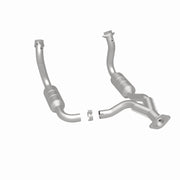 MagnaFlow 08-10 Ford F-350 Super Duty 6.8L Direct Fit Converter Magnaflow Catalytic Converter Direct Fit